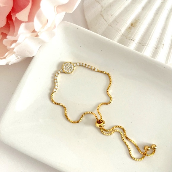 Round Rhinestone Bracelet - Picture 2 of 9